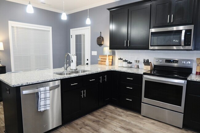 Building Photo - 15695 Landview Ln
