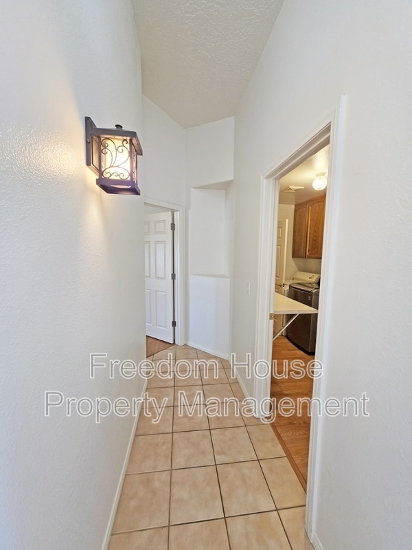 Building Photo - 2250 S Ambush St