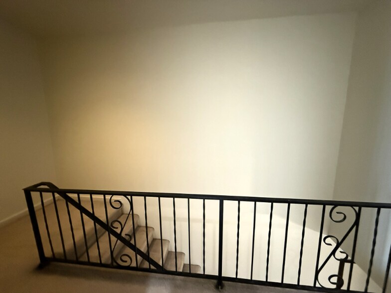 Building Photo - 1330 N Perry Ave