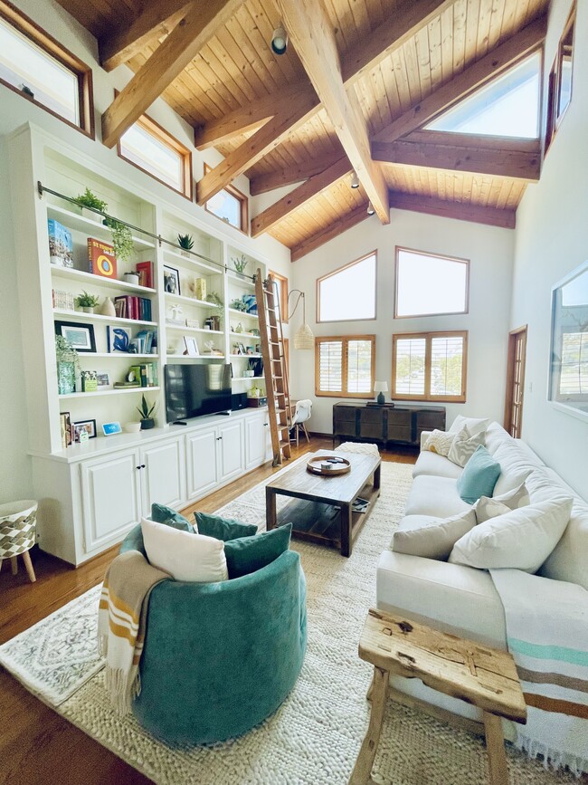 Building Photo - 245 26th St