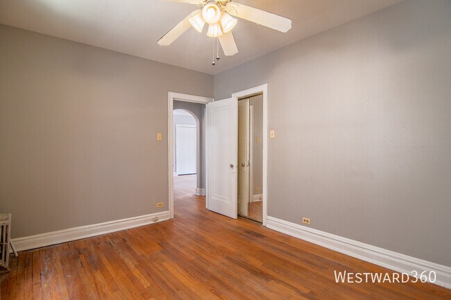 Building Photo - 1618 W Farwell Ave