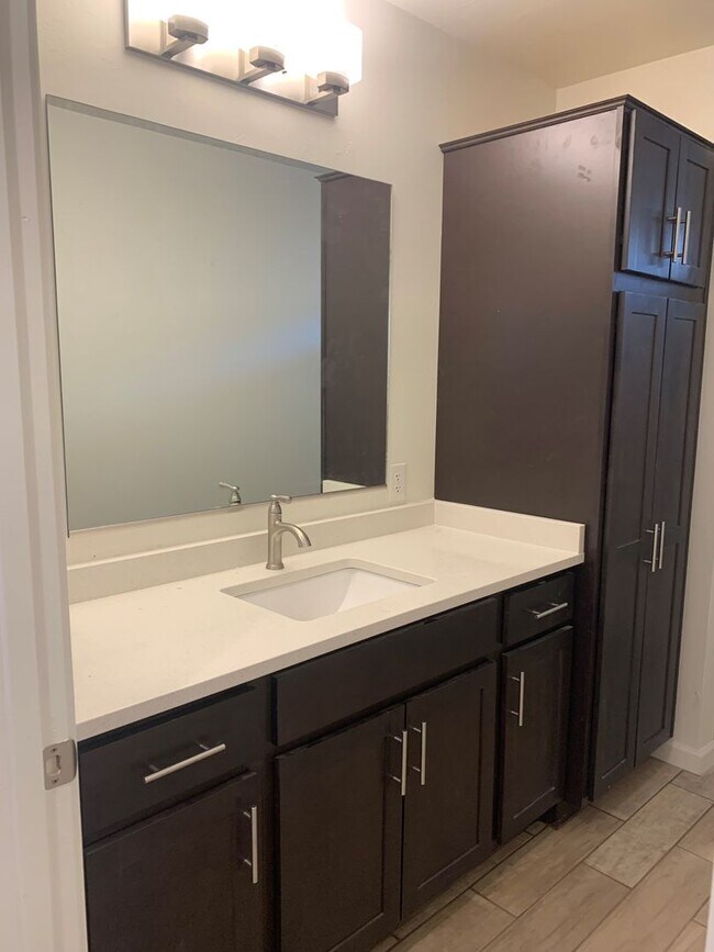 Building Photo - 2438 S Clovis Place-