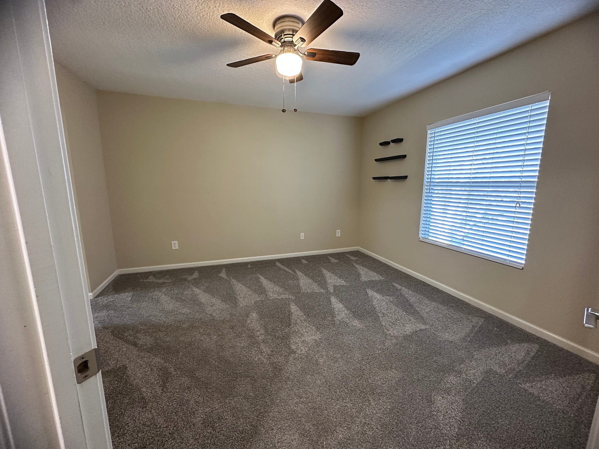 Master Bedroom - 1630 Vineland Cir