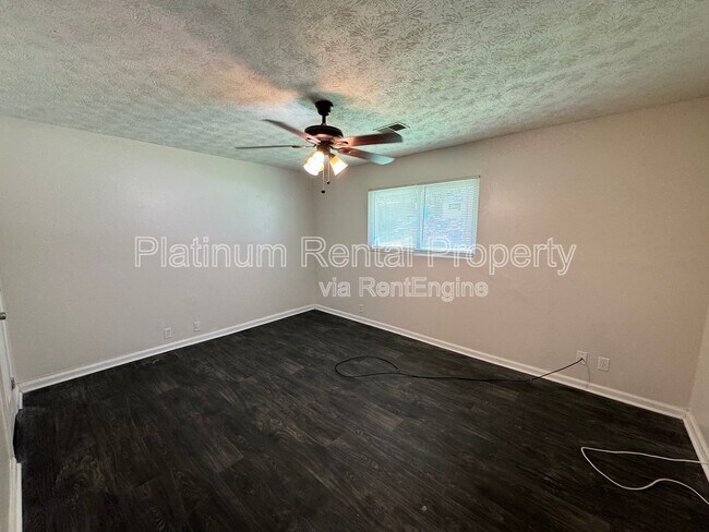 Building Photo - 541 Springwood Dr