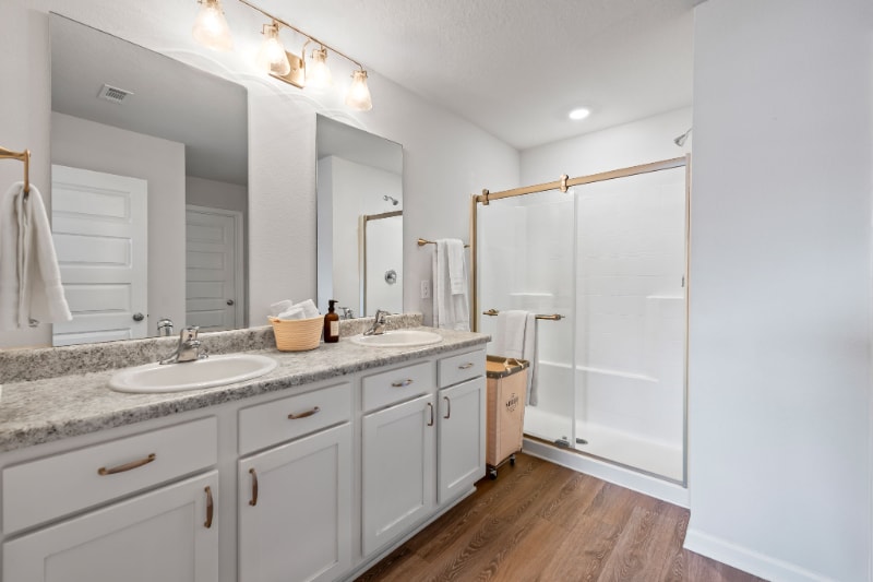 Building Photo - 5390 Peach Dr