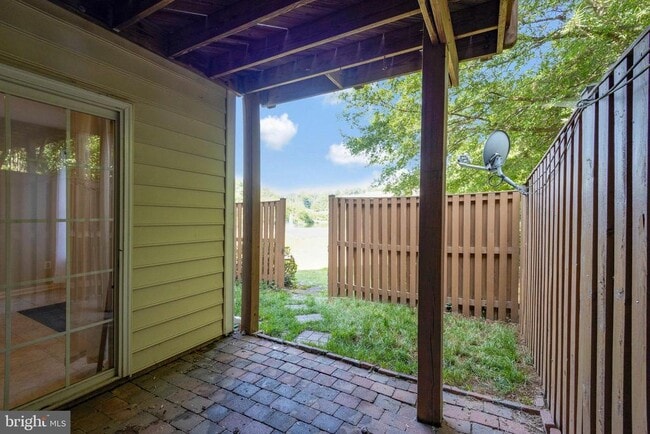 Building Photo - 5587 Governors Pond Cir