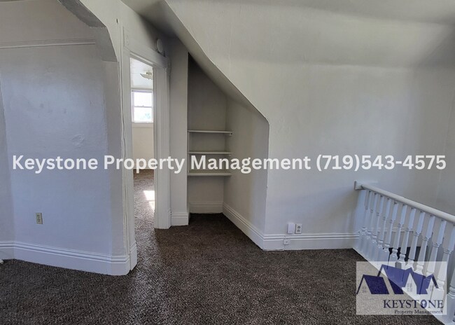 Building Photo - $400 Off Move In Special! Centrally Located 2nd Floor Apartment with 1 Bedroom/1 Bathroom  - $800...