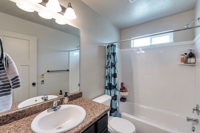 Building Photo - 154 1325 W