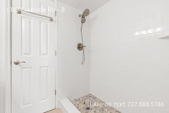 Building Photo - 1309 Lakeview Rd