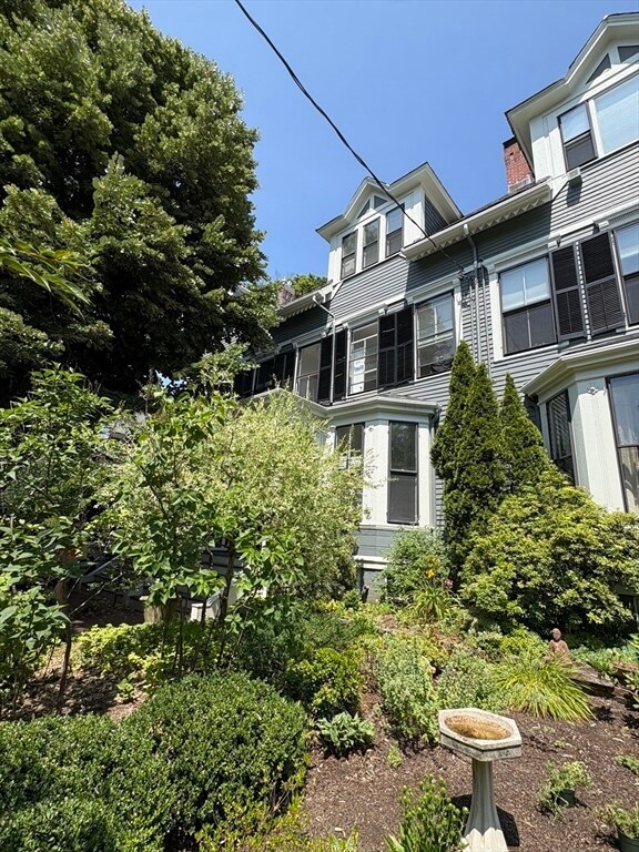 Building Photo - 33 Brewster St