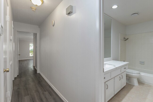 Building Photo - 4011 Flint Creek Dr