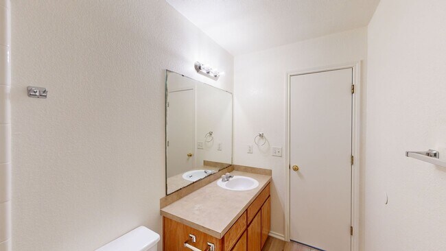 Building Photo - Cozy Townhouse NO CARPET DOWNSTAIRS by FORT HOOD!