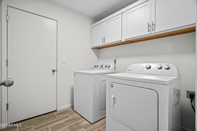 Building Photo - 15220 Apex Ct