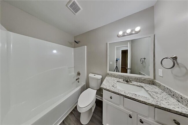 Building Photo - 5665 Enchantress Ln NE