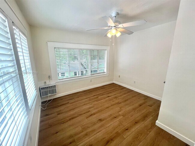 Building Photo - 229 NE 25th St