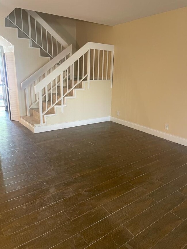 Building Photo - 6521 Racquet Club Dr