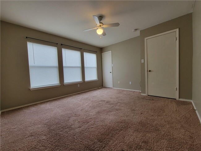 Building Photo - 1061 Canterbury Trail