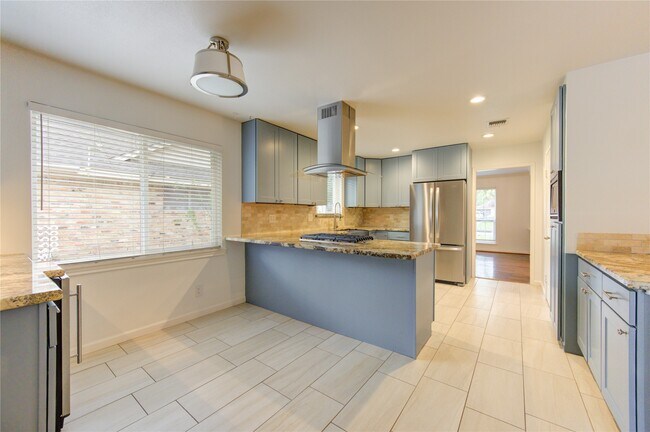 Building Photo - 2523 Anniston Dr