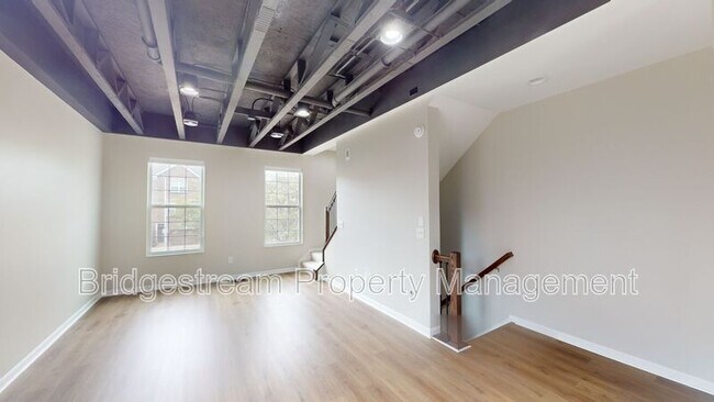 Building Photo - 225 E 1st St