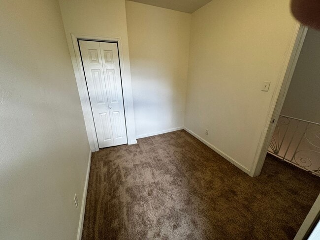 Building Photo - 2544 S Sartain St