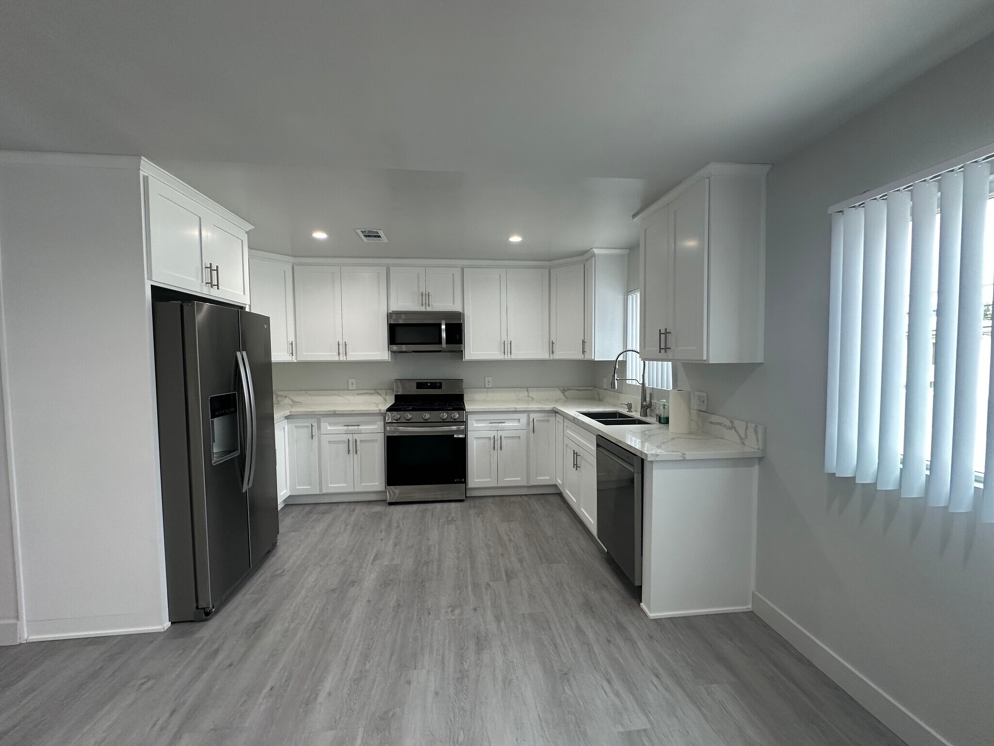 Building Photo - 1477 S Sherbourne Dr