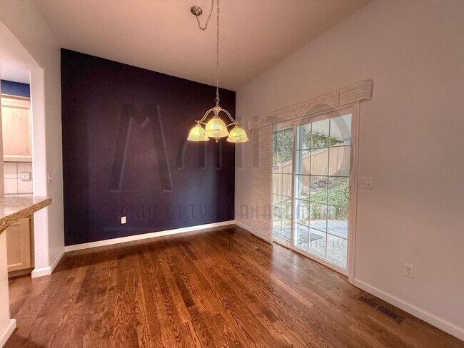 Building Photo - Spacious Eagle Ridge Home