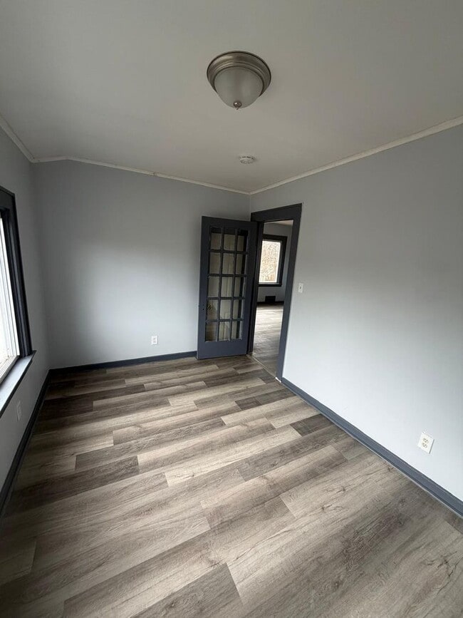 Building Photo - 4 bedroom 2 full bathroom!