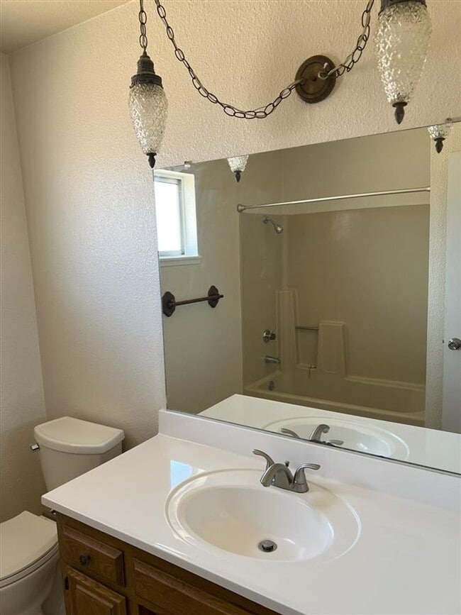 Building Photo - Call Vaughn Realty Property Management (76...