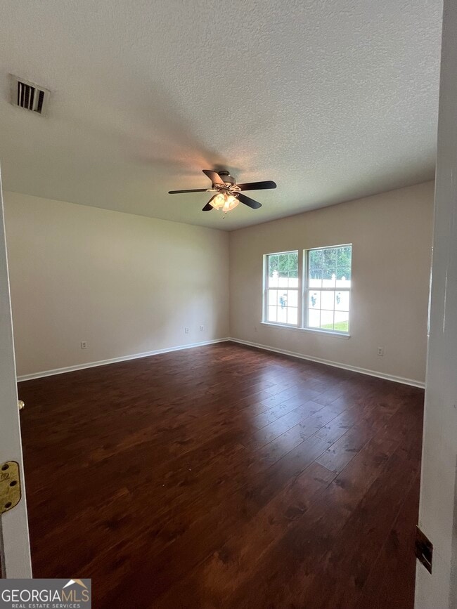 Building Photo - 204 Royal Palms Ave