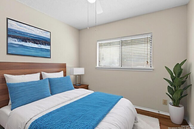 Building Photo - Nicely Updated 3-Bedroom in Northwest Cros...