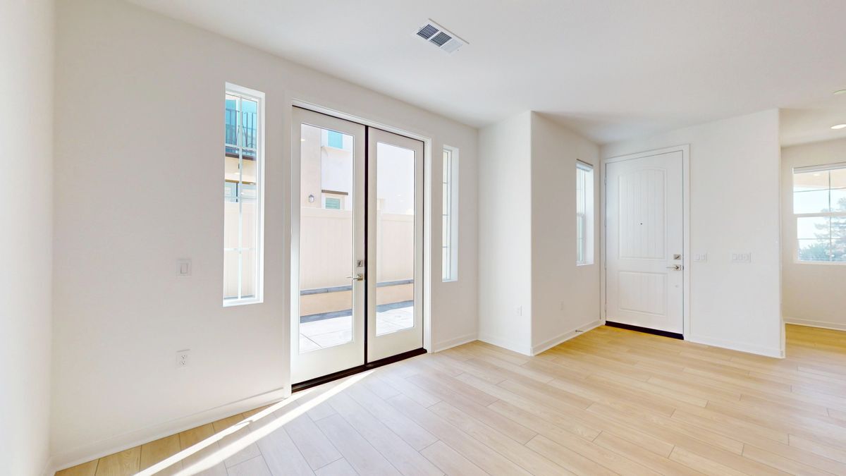 Building Photo - 8421 Gabrielino Ct