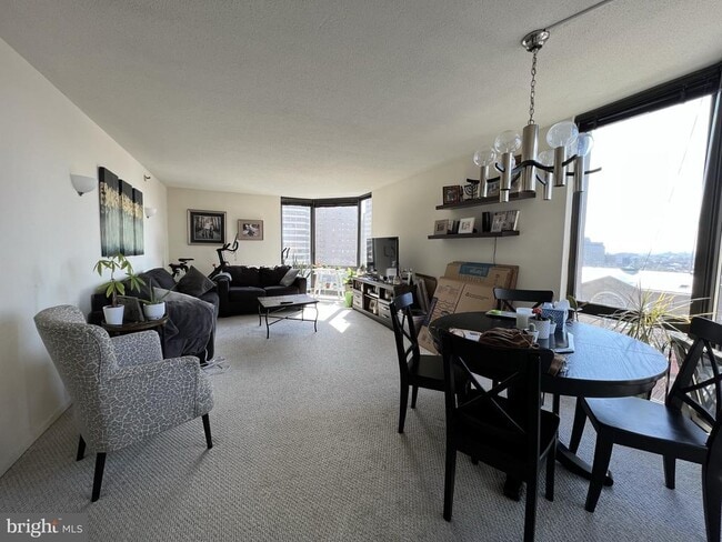 Building Photo - 2020 Walnut St