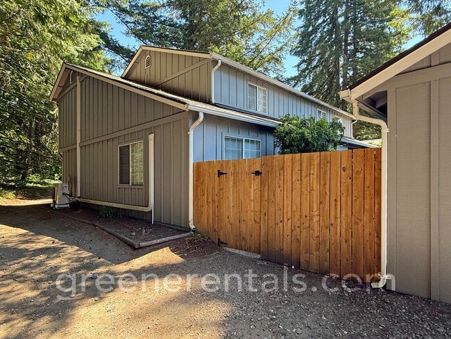 Building Photo - Quaint 2BR 1.5BA Condo in the Vineyards