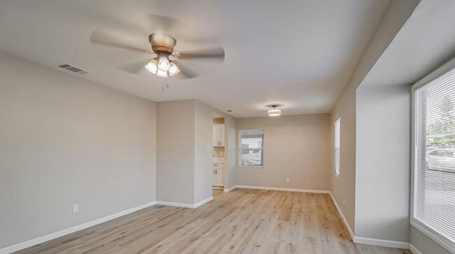 Building Photo - 2856 Hawthorne Ave