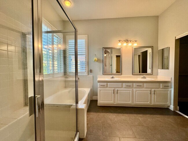 Building Photo - CLEAN AND SPACIOUS ONE STORY, 3 BED, 2 BATH, 2 CAR GARAGE IN WEST SACRAMENTO