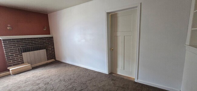 Building Photo - 68037 Franklin St