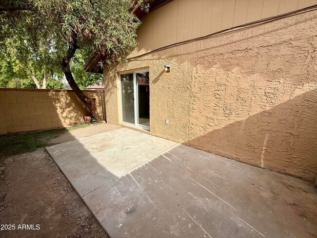 Building Photo - 14801 N 25th Dr