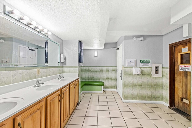 Building Photo - 8743 Thomas Dr