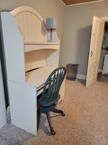Desk - 185 Main St