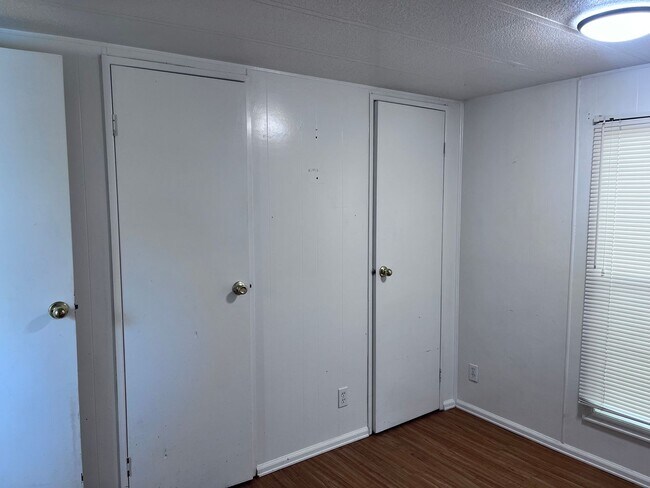 Building Photo - Home Sweet Home in Marianna Village - 2 bedroom and 1.5 bath