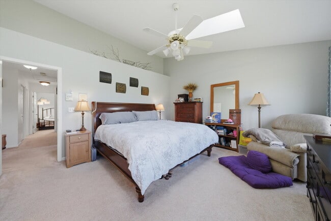 Building Photo - Stunning Mundelein Home on a Quiet Cul-de-Sac with Pond Views