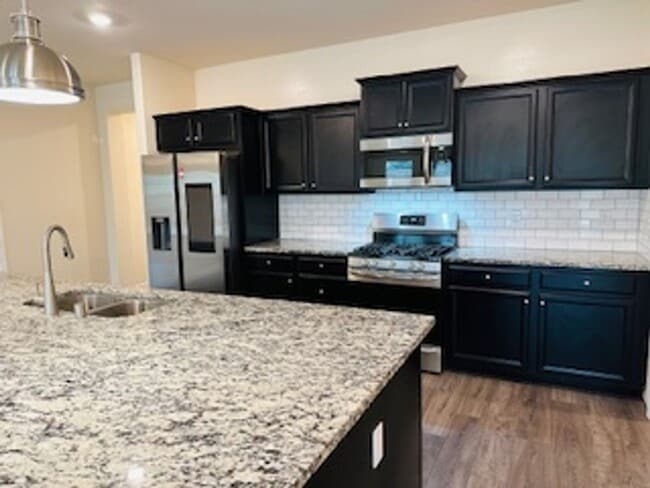 Building Photo - $2,390 Riverstone Community 3 Bd, Hwy 41 & Ave 12, Solar - Timberline Way, Madera