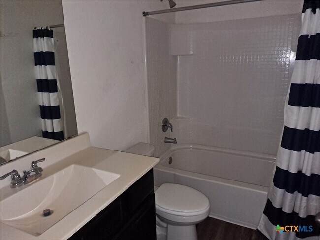 Building Photo - 225 Rainey Dr