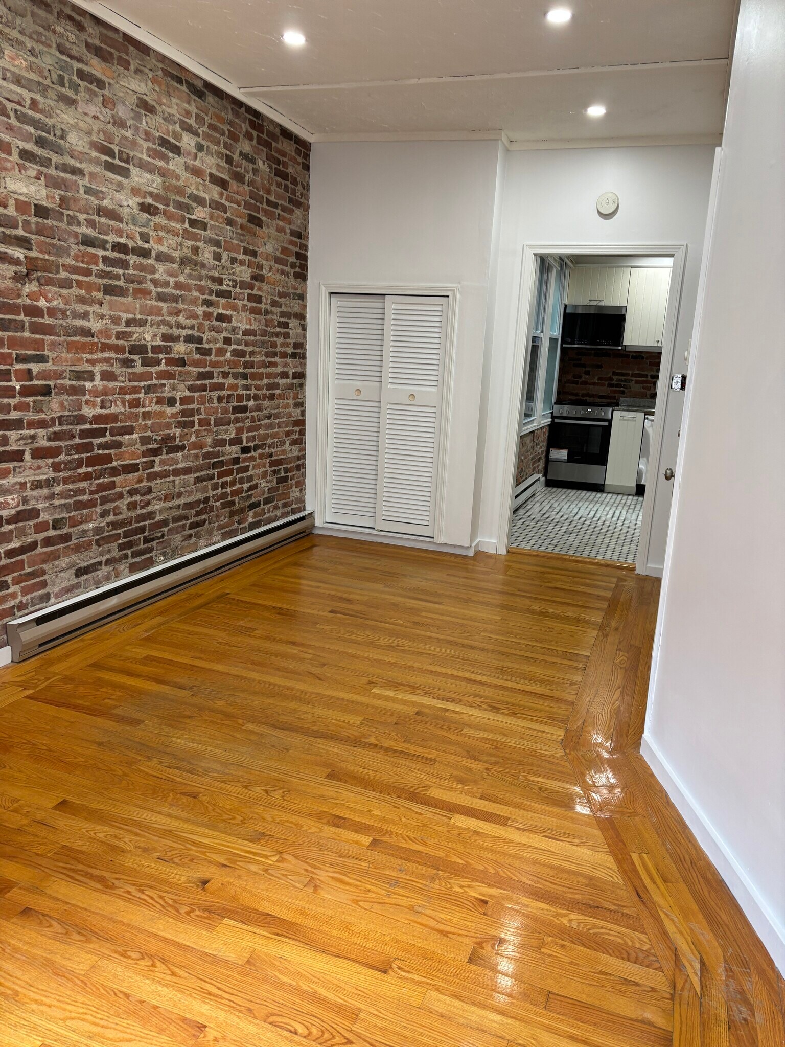 Building Photo - 85 N Margin St