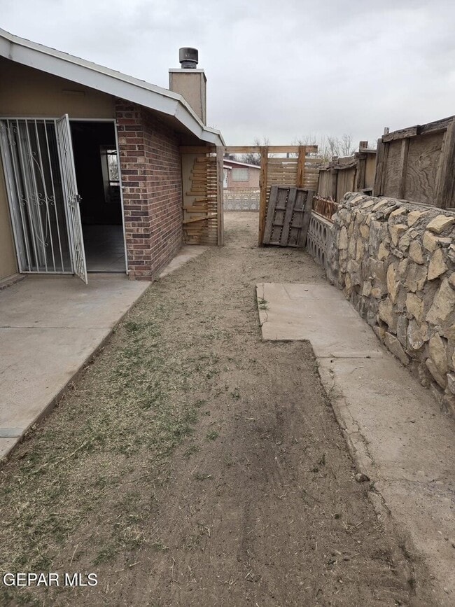 Building Photo - 8420 Waterfall Dr