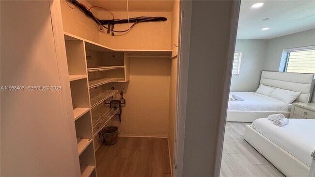 Building Photo - 10000 E Bay Harbor Dr