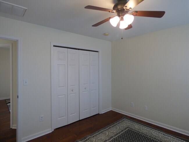 Building Photo - LOVELY HOME in Hamburg; Renovated, Garage, Many Upgrades!