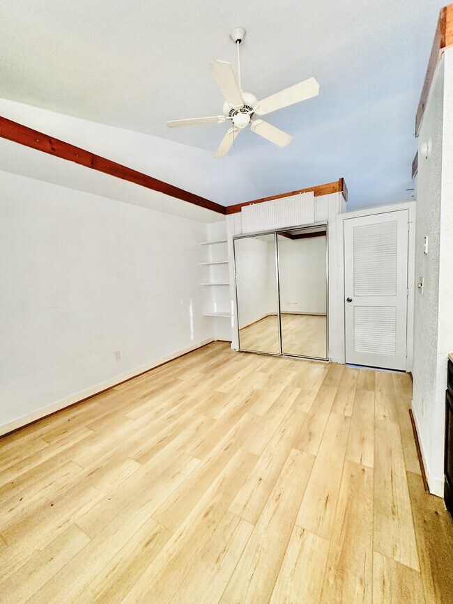 Building Photo - 826 Wiggins Pass Rd