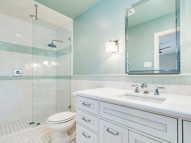 Building Photo - 404 Almarion Dr