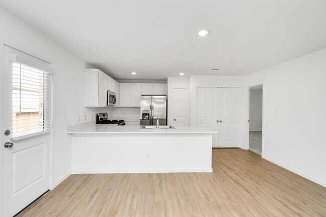 Building Photo - 1615 Windrose Bnd